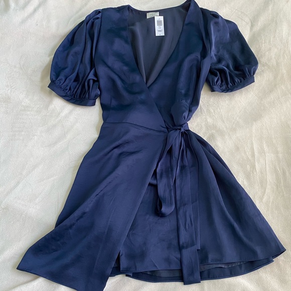 BNWT Aritzia Wilfred Lune Satin Dress - Picture 2 of 10